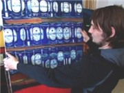 Bóng đá anh, ngoại hạng anh, lịch thi đấu euro 2012, Đối diện án tù vì vẽ hình các lon bia